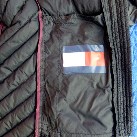 Tommy Hilfiger Packable Down Black Puffer Jacket - Picture 6 of 7